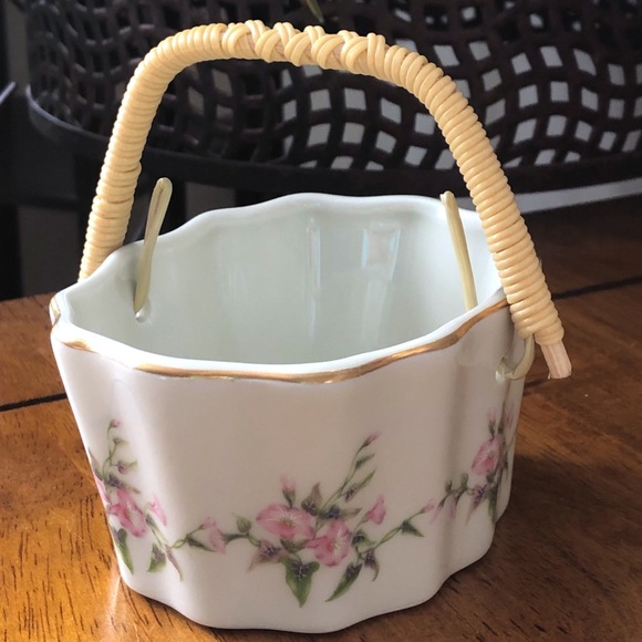 RUSS Berrie & Co. Porcelain Floral Scalloped Trinket Basket Made in Japan 4449 - Picture 4 of 13